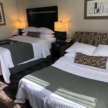 Best Western Plus Travel Hotel Toronto Airport Bagian luar foto
