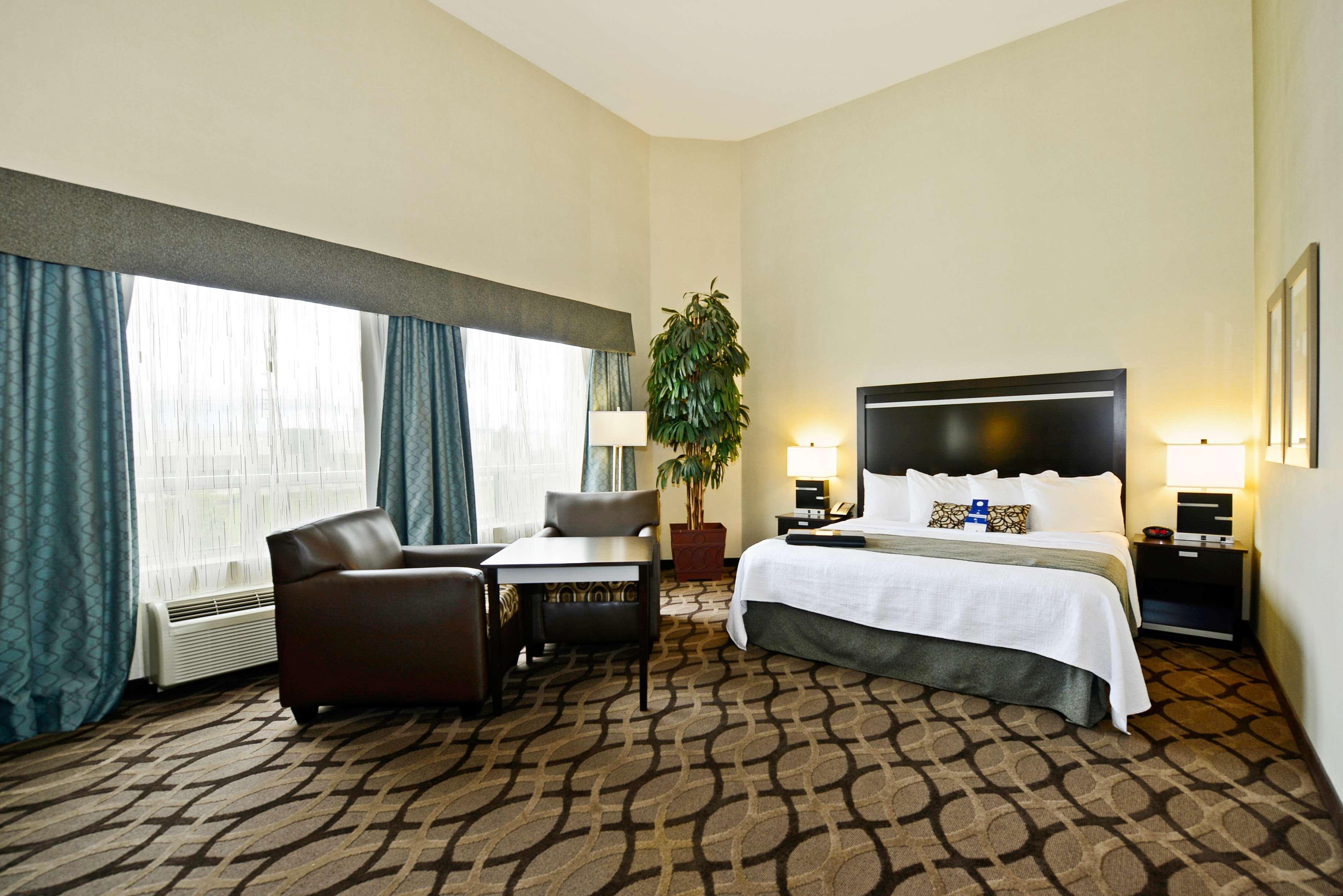 Best Western Plus Travel Hotel Toronto Airport Bagian luar foto