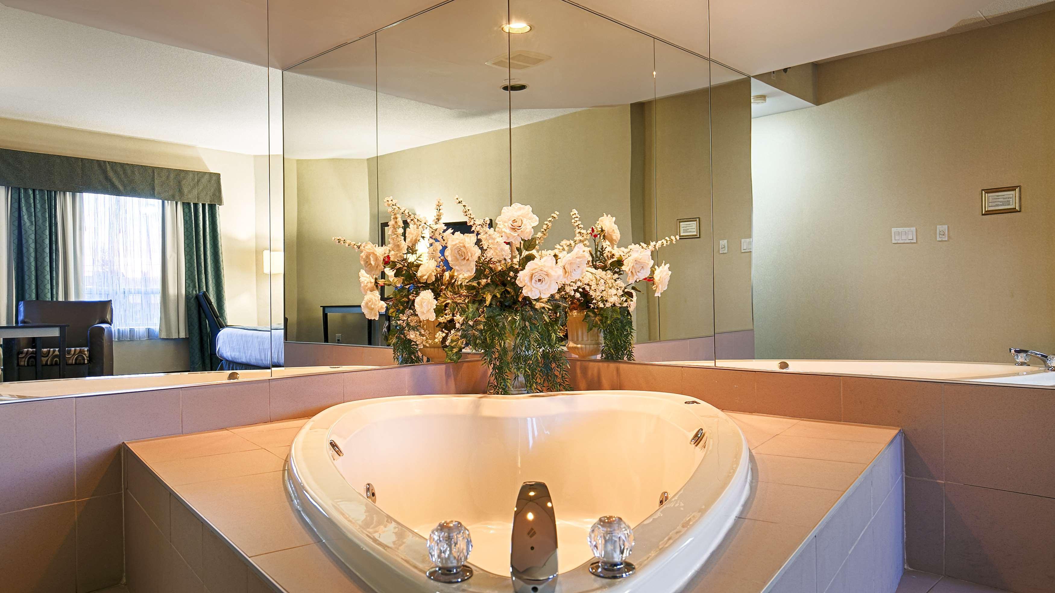 Best Western Plus Travel Hotel Toronto Airport Bagian luar foto