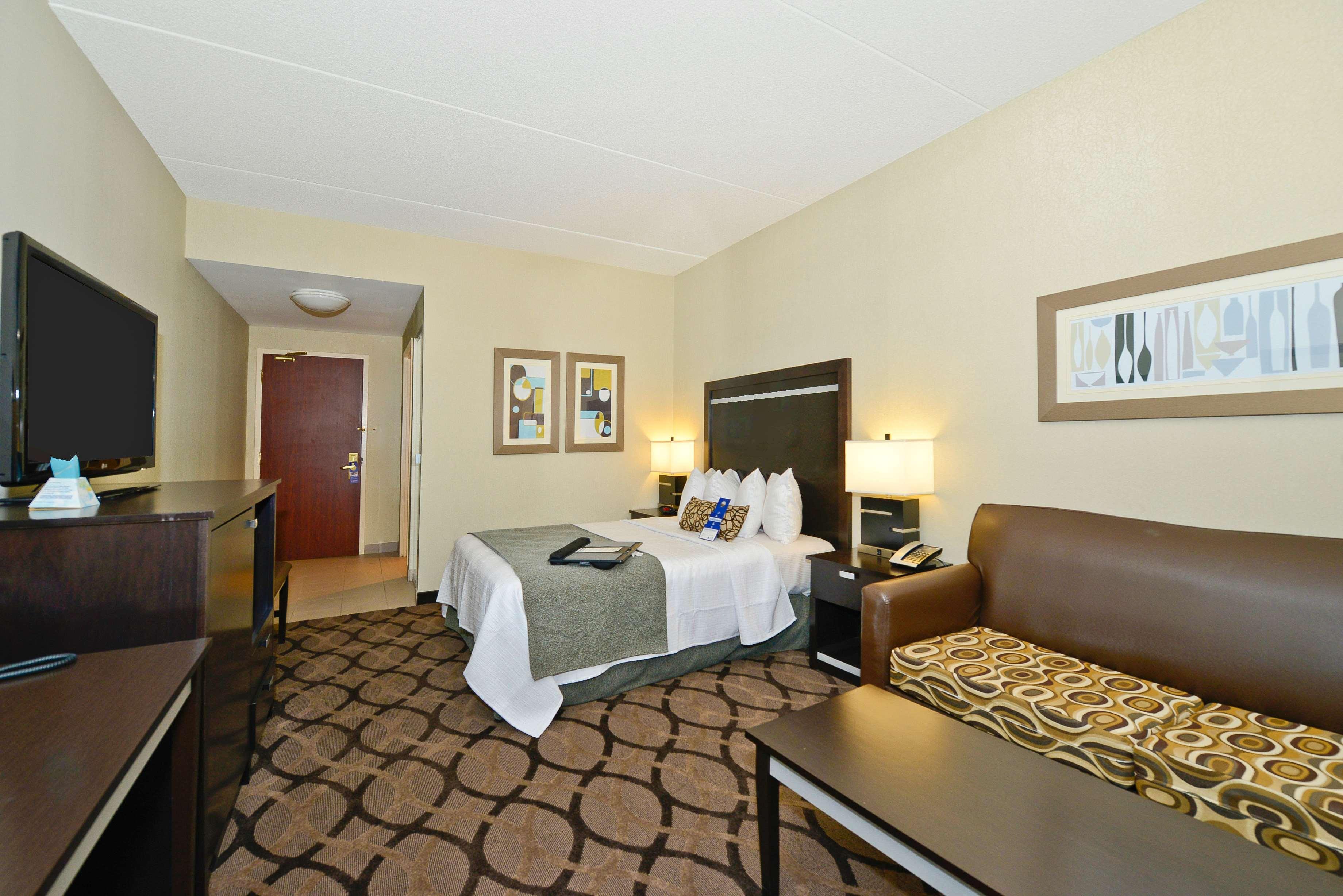 Best Western Plus Travel Hotel Toronto Airport Bagian luar foto