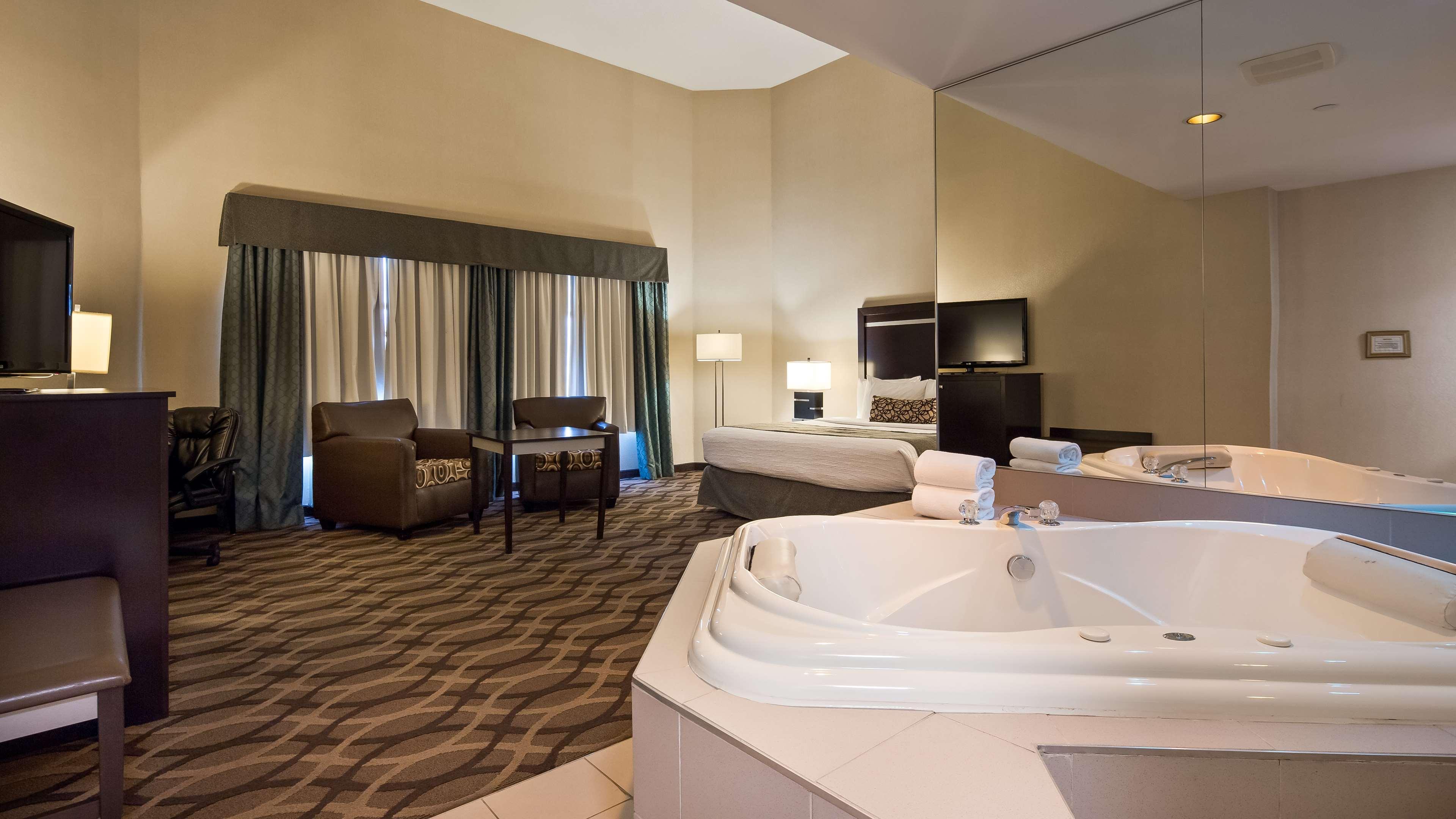 Best Western Plus Travel Hotel Toronto Airport Bagian luar foto