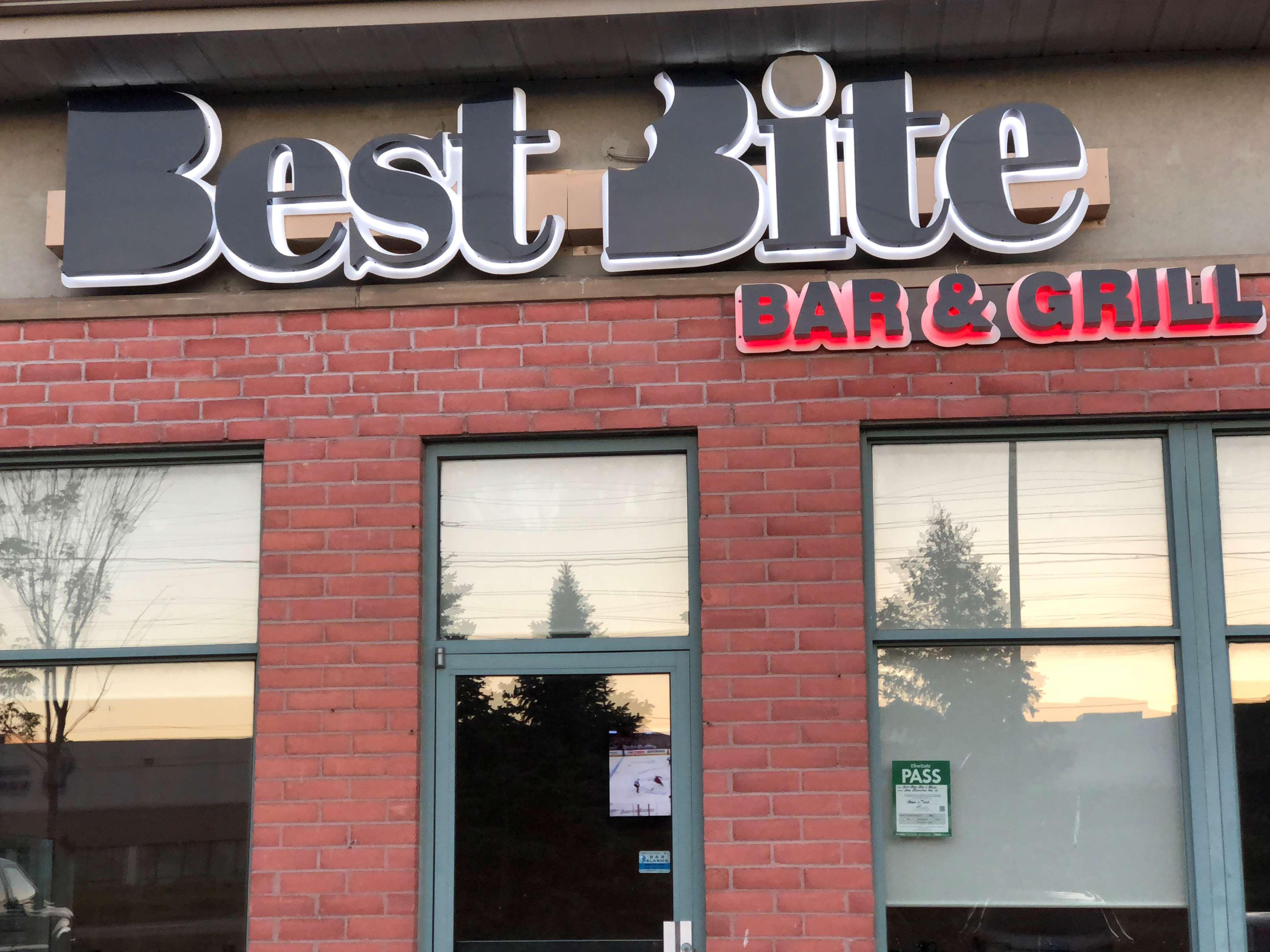 Best Western Plus Travel Hotel Toronto Airport Bagian luar foto