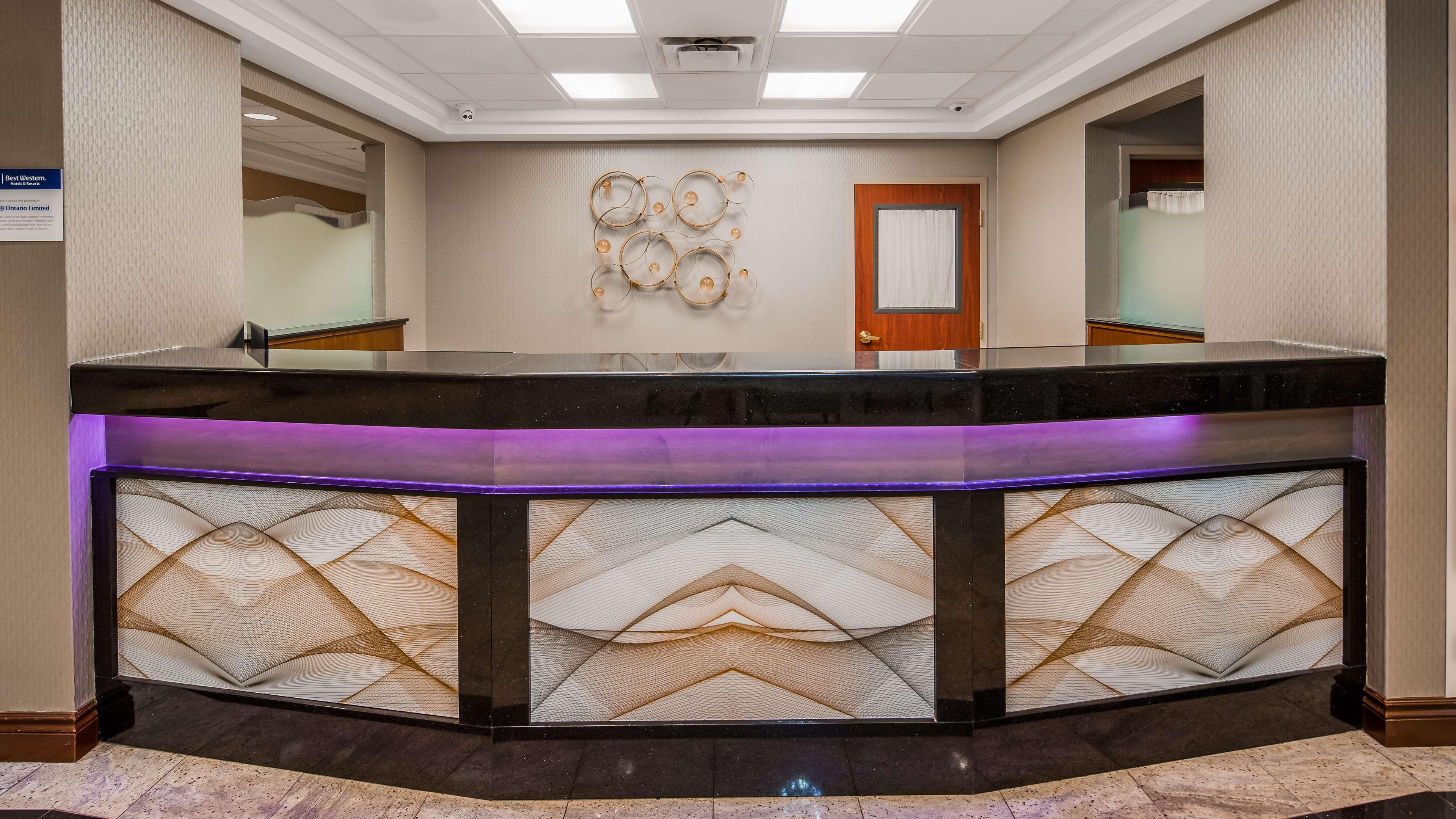 Best Western Plus Travel Hotel Toronto Airport Bagian luar foto