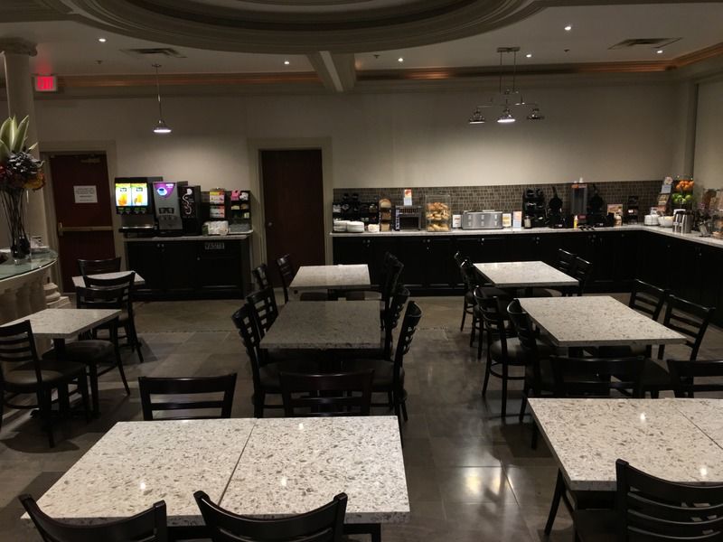 Best Western Plus Travel Hotel Toronto Airport Bagian luar foto