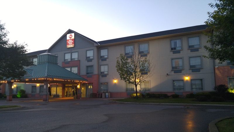 Best Western Plus Travel Hotel Toronto Airport Bagian luar foto