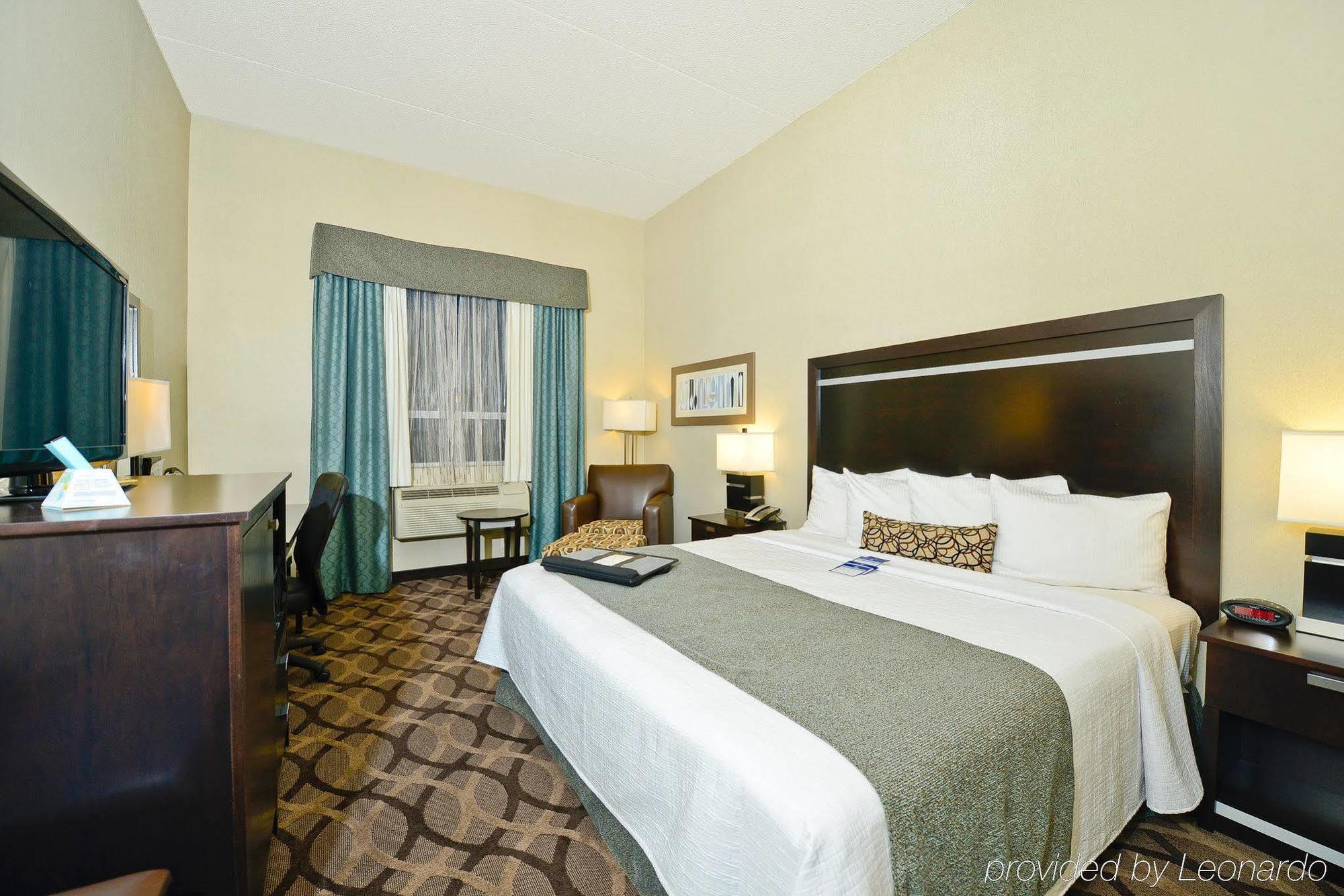 Best Western Plus Travel Hotel Toronto Airport Bagian luar foto