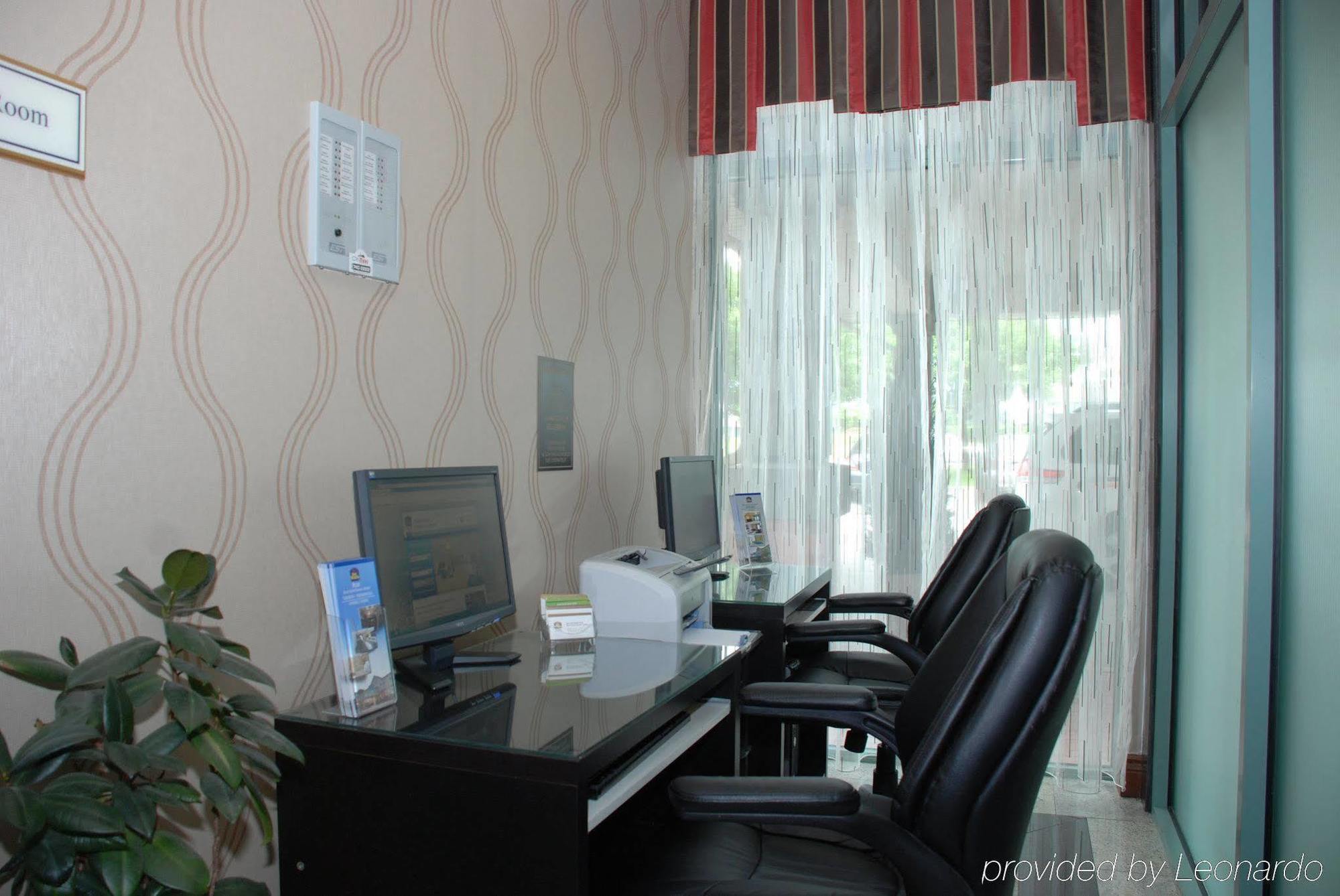 Best Western Plus Travel Hotel Toronto Airport Bagian luar foto